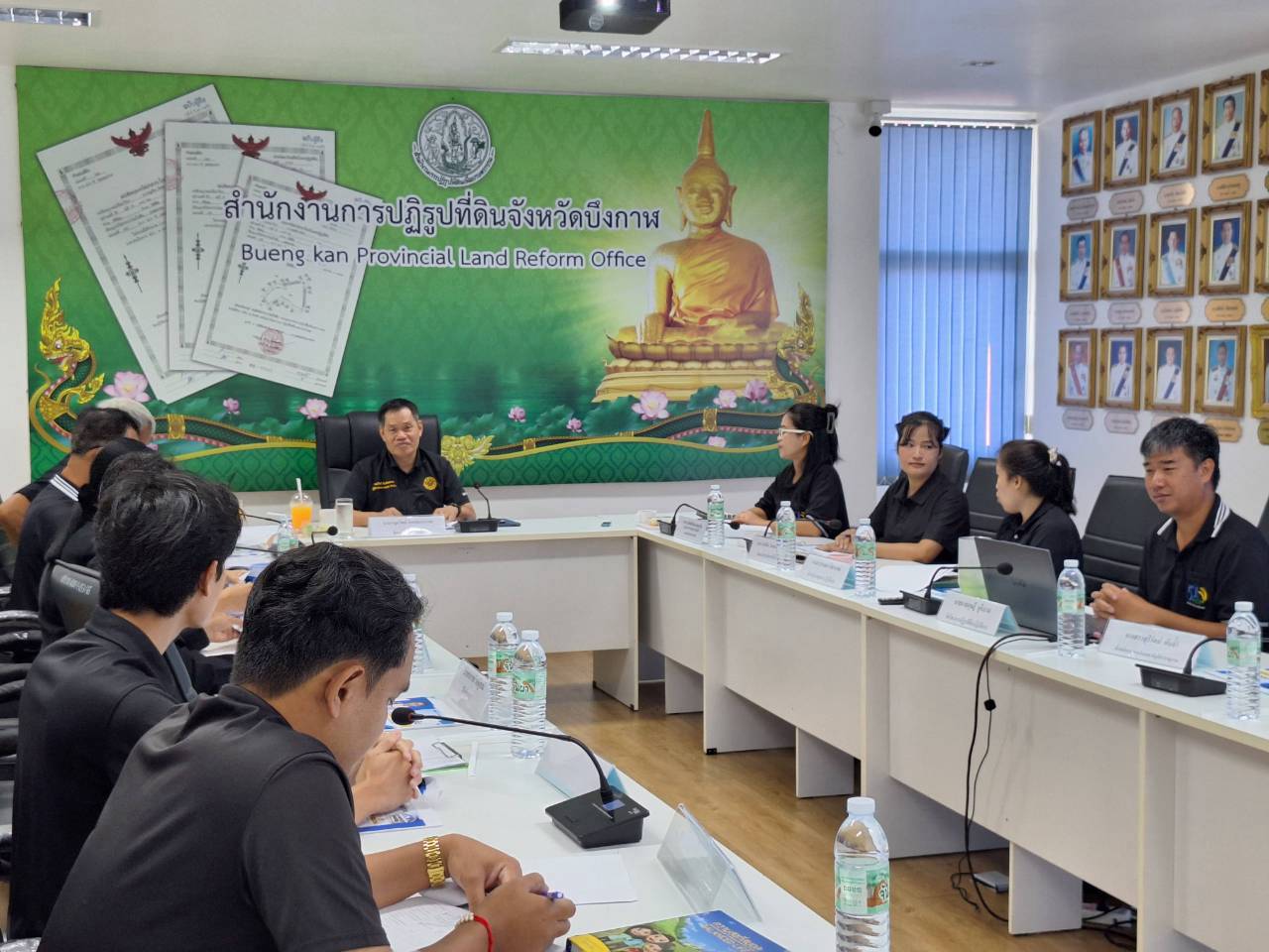 title - ผู้ตรวจราชการ ส.ป.ก. ลงพื้นที่จังหวัดบึงกาฬ ประชุมติดตามความก้าวหน้าผลการดำเนินงาน พร้อมตรวจเยี่ยมให้กำลังใจเกษตรกรต้นแบบผู้นำเกษตรกรรมยั่งยืนในเขตปฏิรูปที่ดิน 
